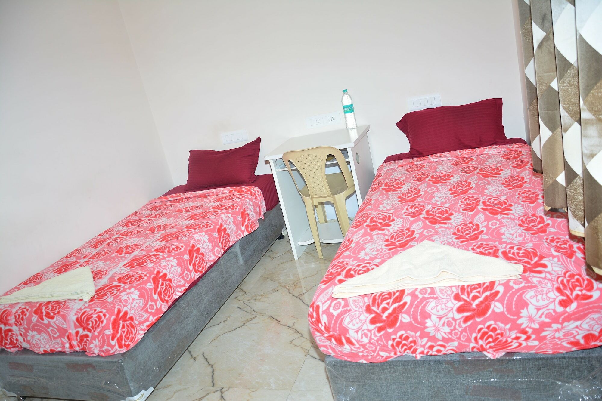 Krish Rooms And Stay Chennai Exterior photo